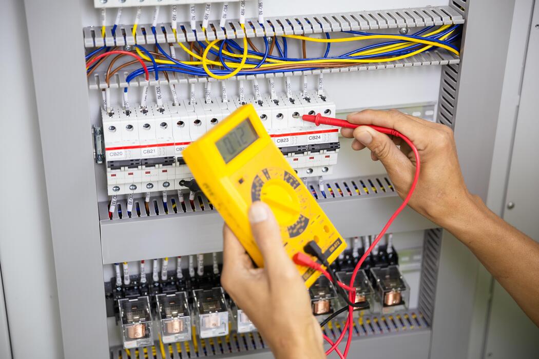Gerichtsgutachten Versicherungsgutachten Elektrotechnik bei technischer Schadensbewertung
